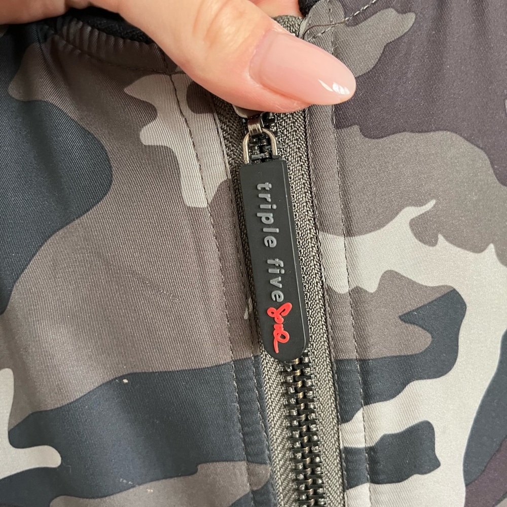Triple Five Soul Men's Gray Camouflage Bomber Jacket - Picture 6 of 7